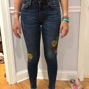 Zara Embroidered & Distressed Jeans Skinny